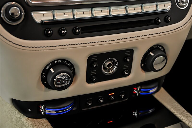 Used 2015 Rolls-Royce Wraith RWD image 32
