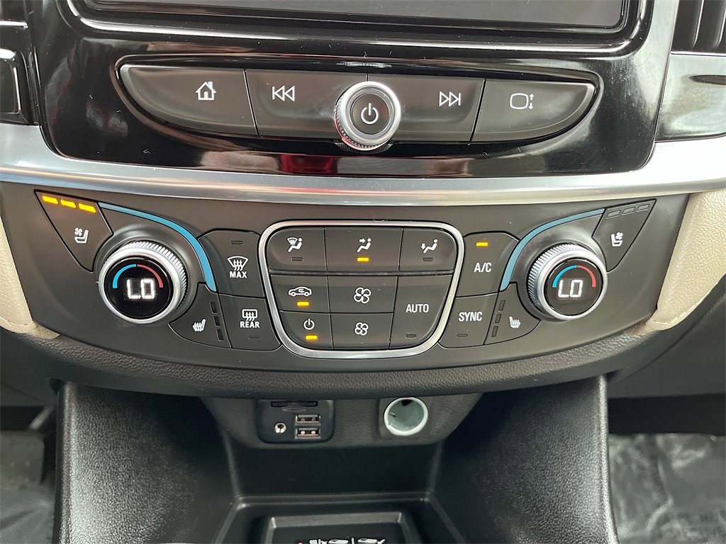 Used 2023 Chevrolet Traverse Premier image 16