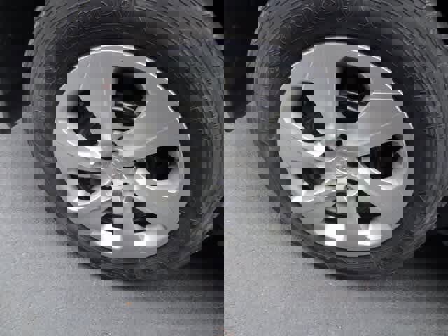 Used 2019 Toyota RAV4 LE image 22