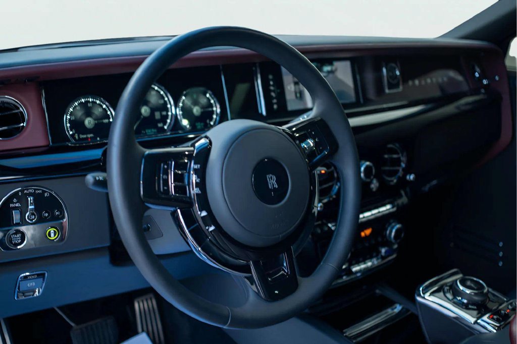 Used 2024 Rolls-Royce Phantom Sedan RWD image 13