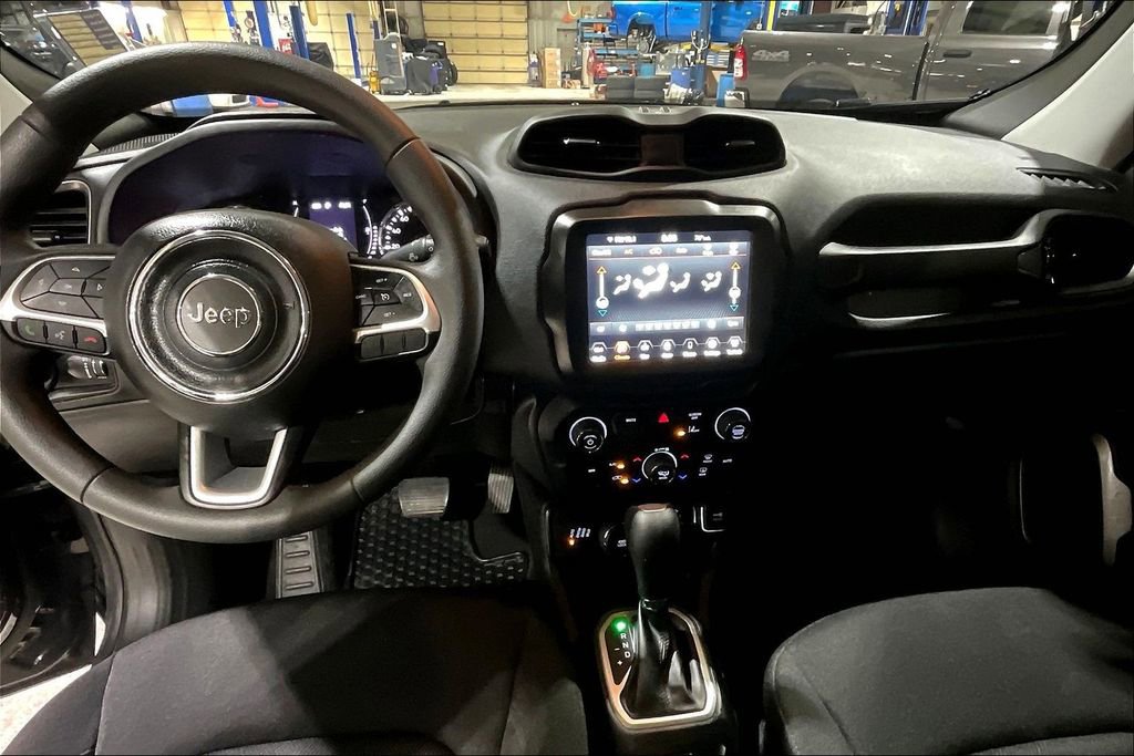 Used 2023 Jeep Renegade Latitude image 14