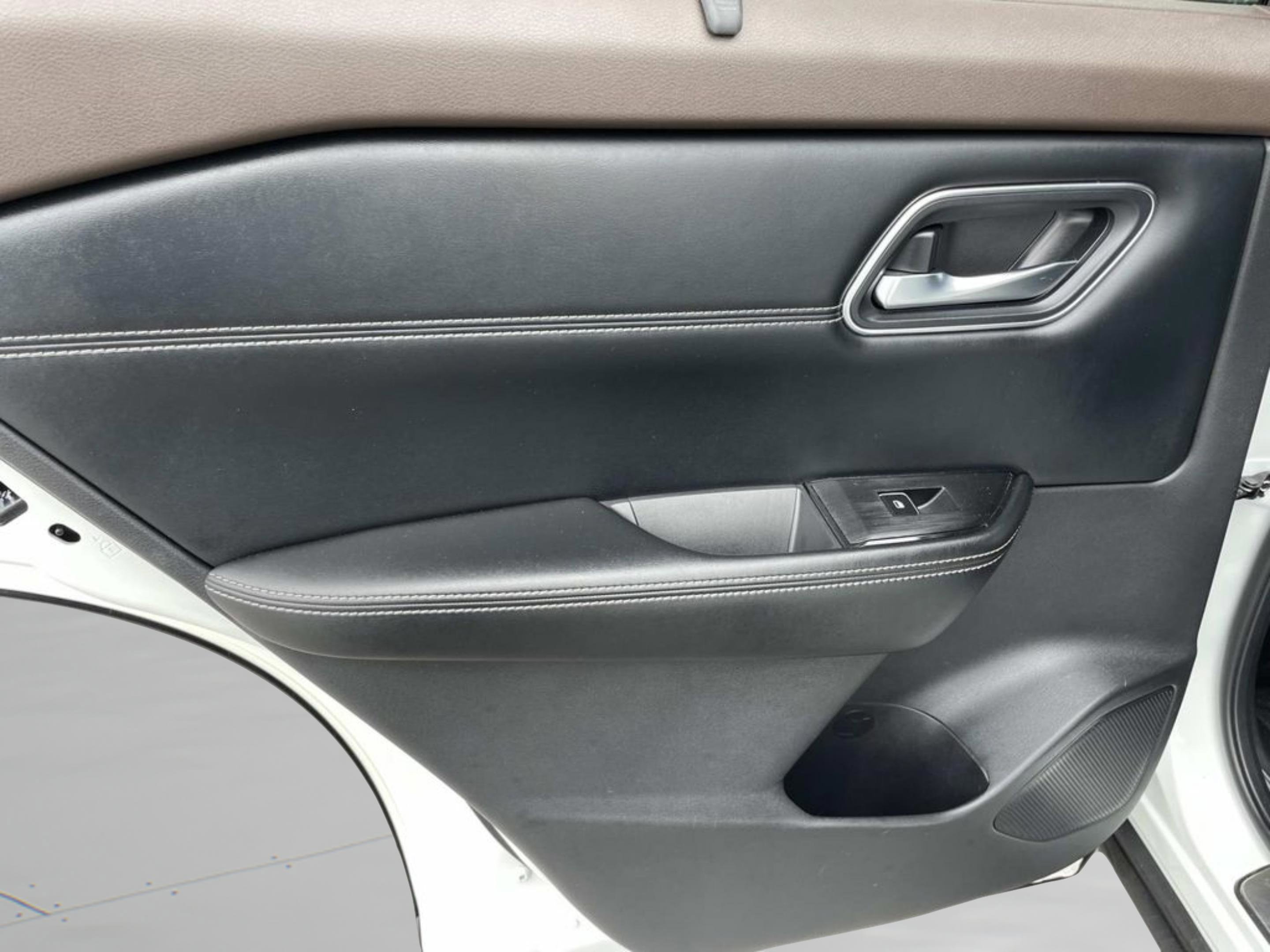 Used 2021 Nissan Rogue Platinum FWD image 13
