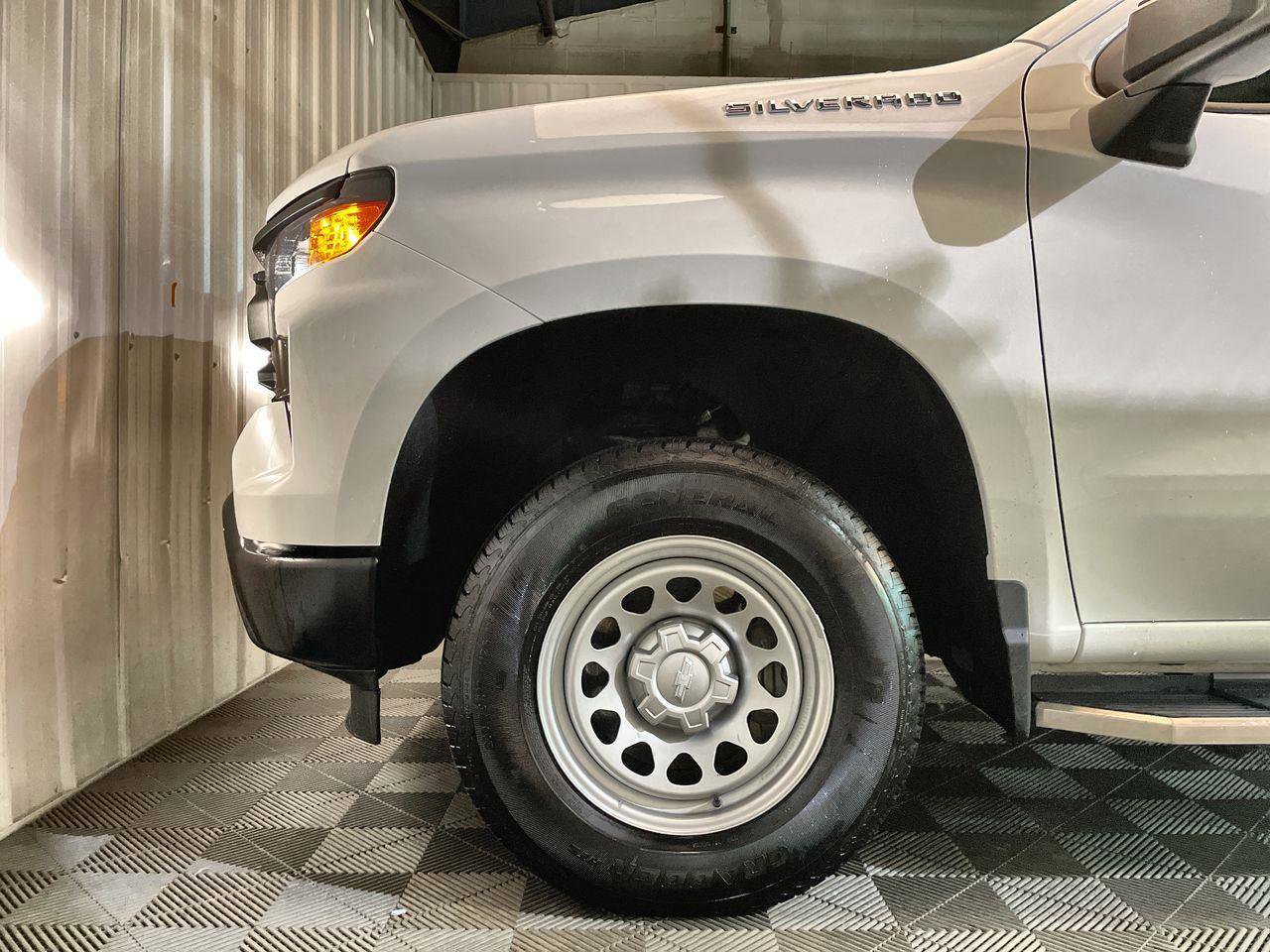 Used 2025 Chevrolet Silverado 1500 W/T w/ WT Value Package image 27