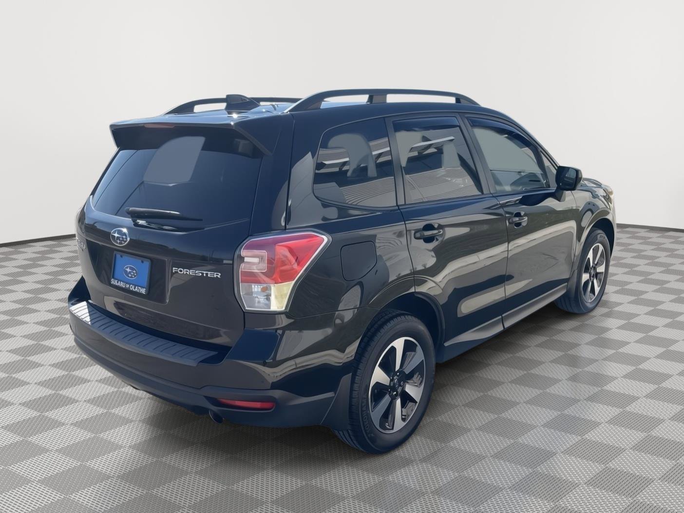 Used 2017 Subaru Forester 2.5i Premium w/ All-Weather Package image 7