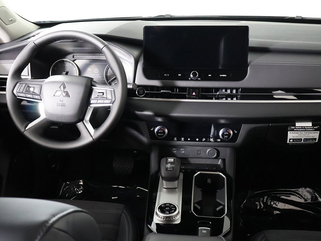New 2025 Mitsubishi Outlander SE image 35