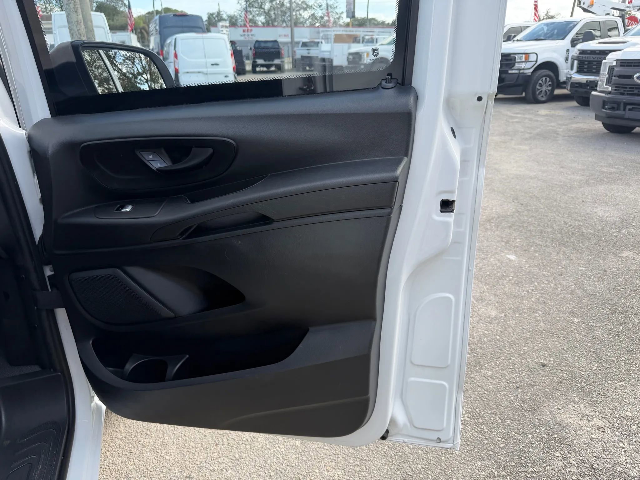 Used 2023 Mercedes-Benz Metris image 16