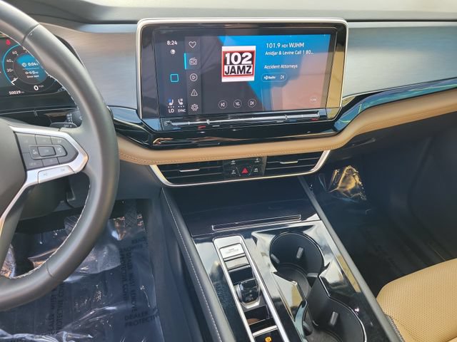 Certified 2024 Volkswagen Atlas Cross Sport SE w/ Panoramic Sunroof Package FWD image 24