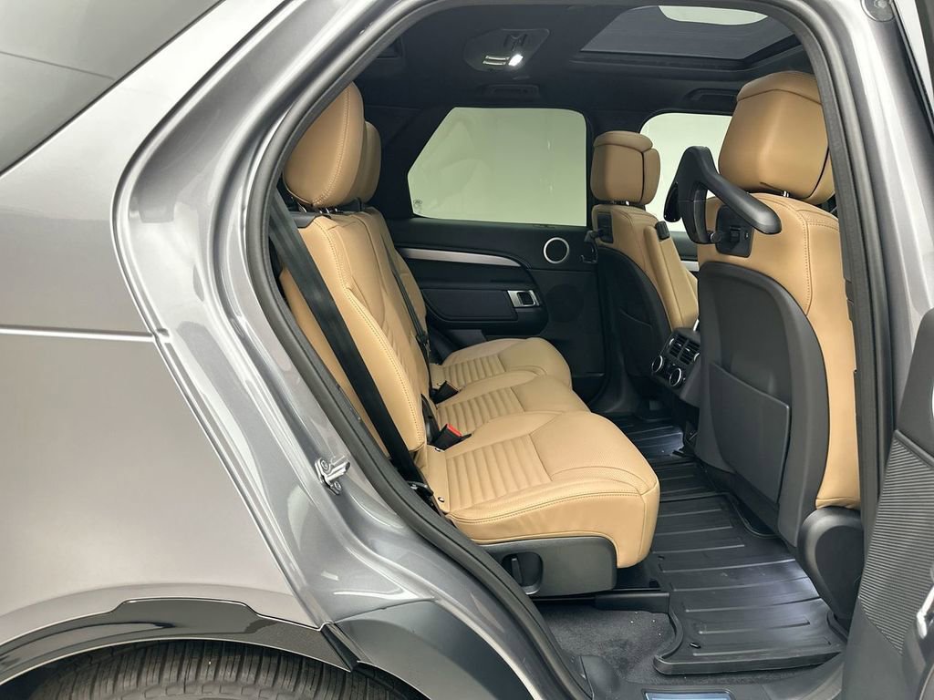 New 2026 Land Rover Discovery Limited Edition AWD/4WD image 15