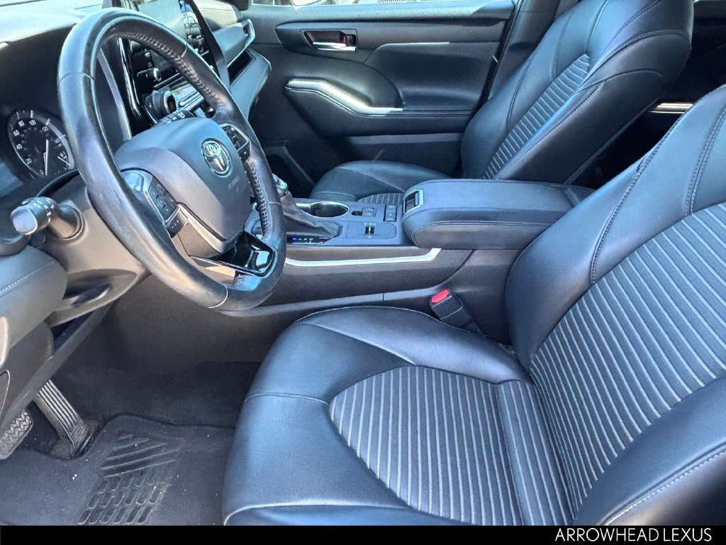 Used 2021 Toyota Highlander XSE FWD image 15