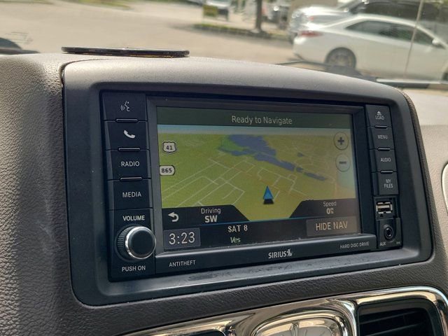 Used 2014 Chrysler Town & Country Touring-L image 28