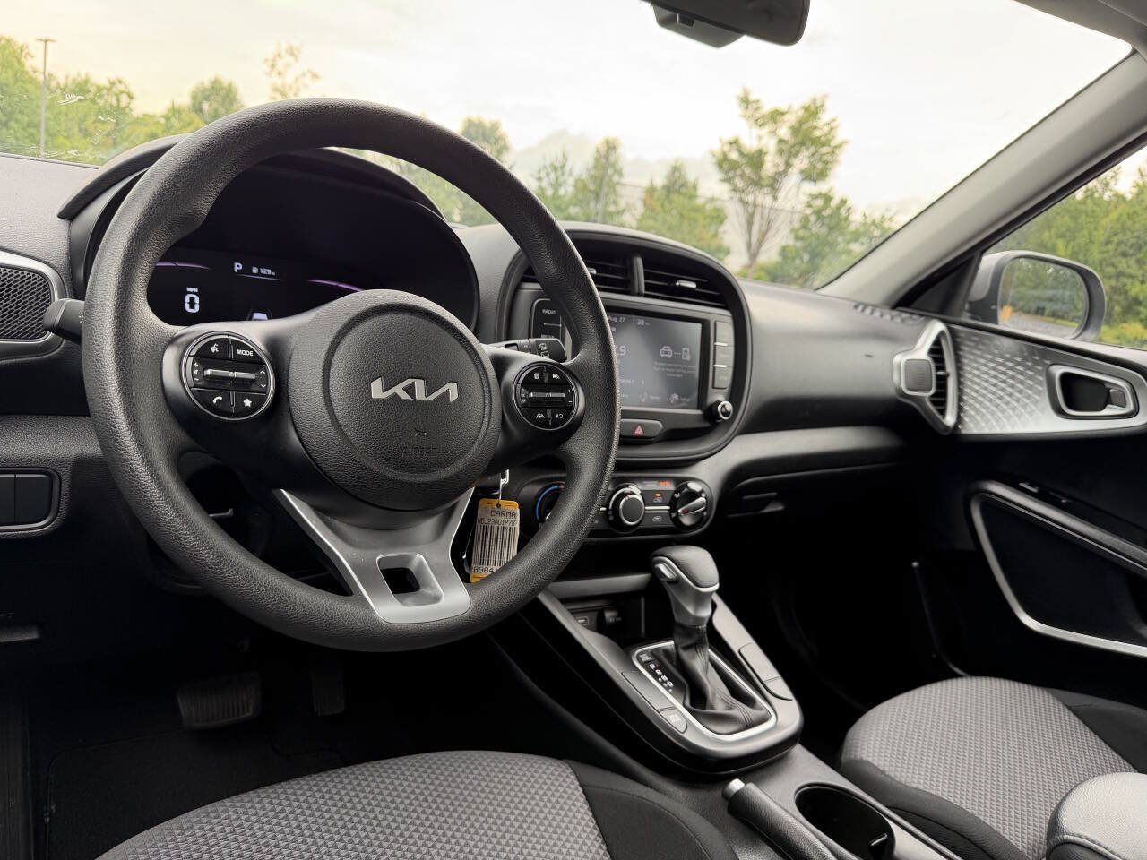 Used 2023 Kia Soul LX w/ LX Technology Package FWD image 21