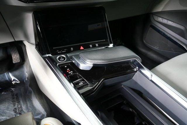 Certified 2024 Audi Q8 e-tron Prestige image 19
