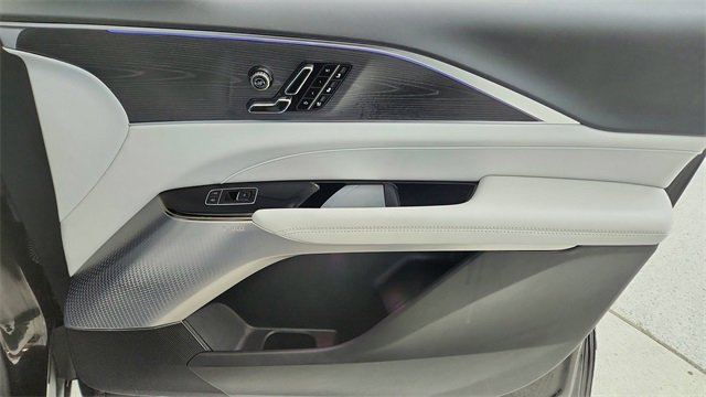 Used 2025 Cadillac Lyriq Luxury image 24