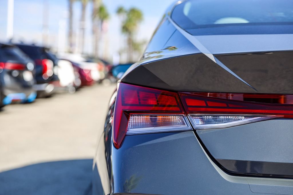 Certified 2024 Hyundai Elantra Limited FWD image 7