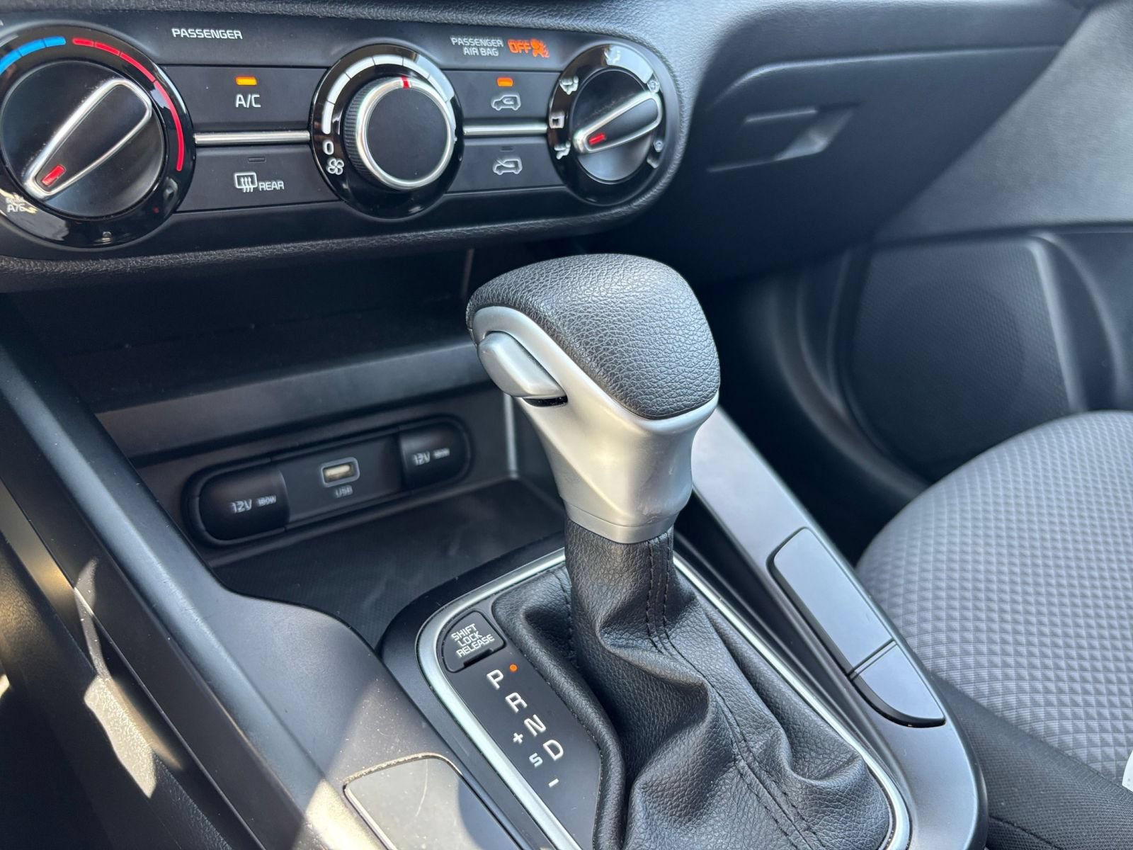 Used 2025 Kia Soul LX w/ LX Technology Package FWD image 38