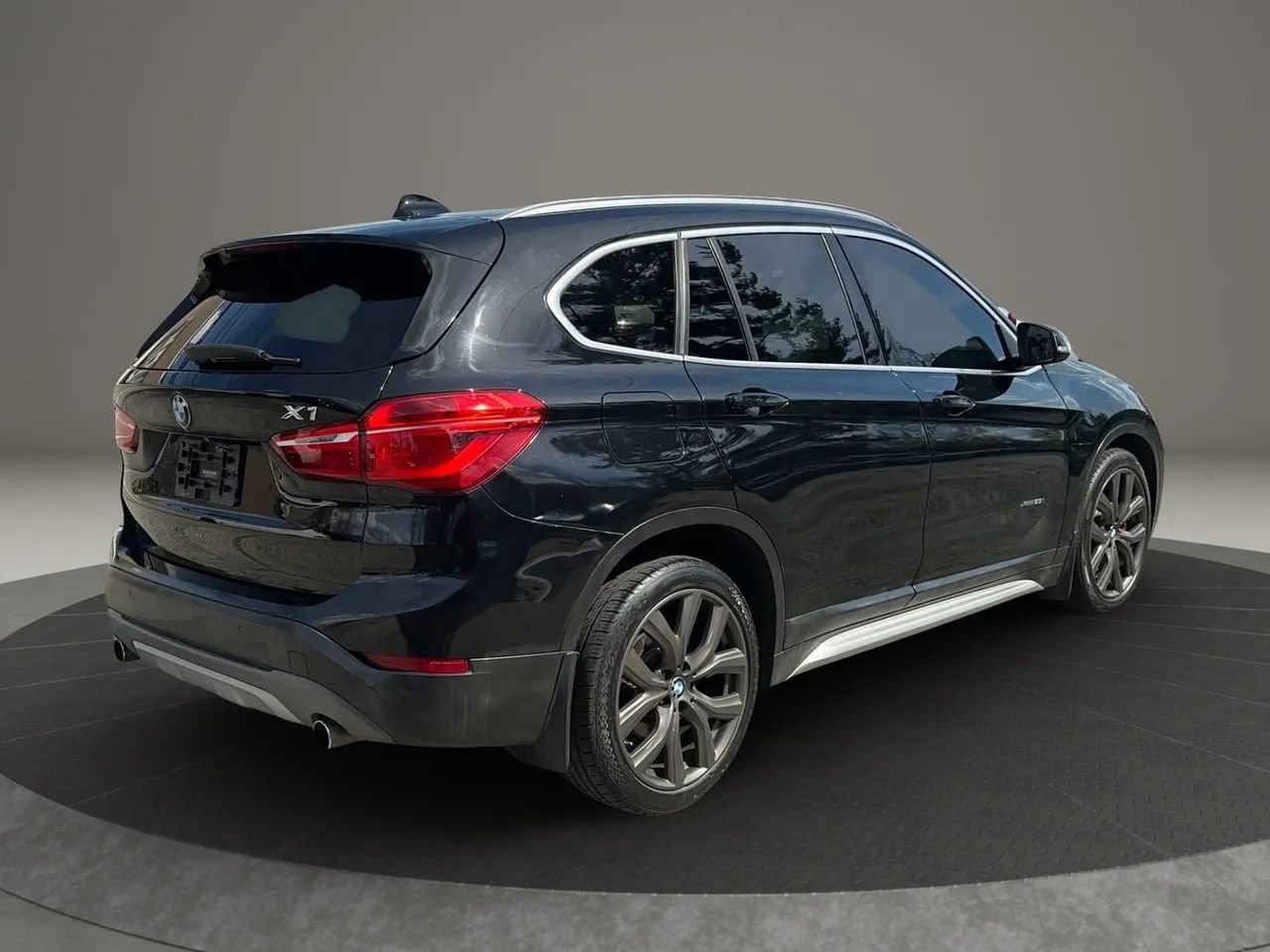 Used 2016 BMW X1 xDrive28i image 4