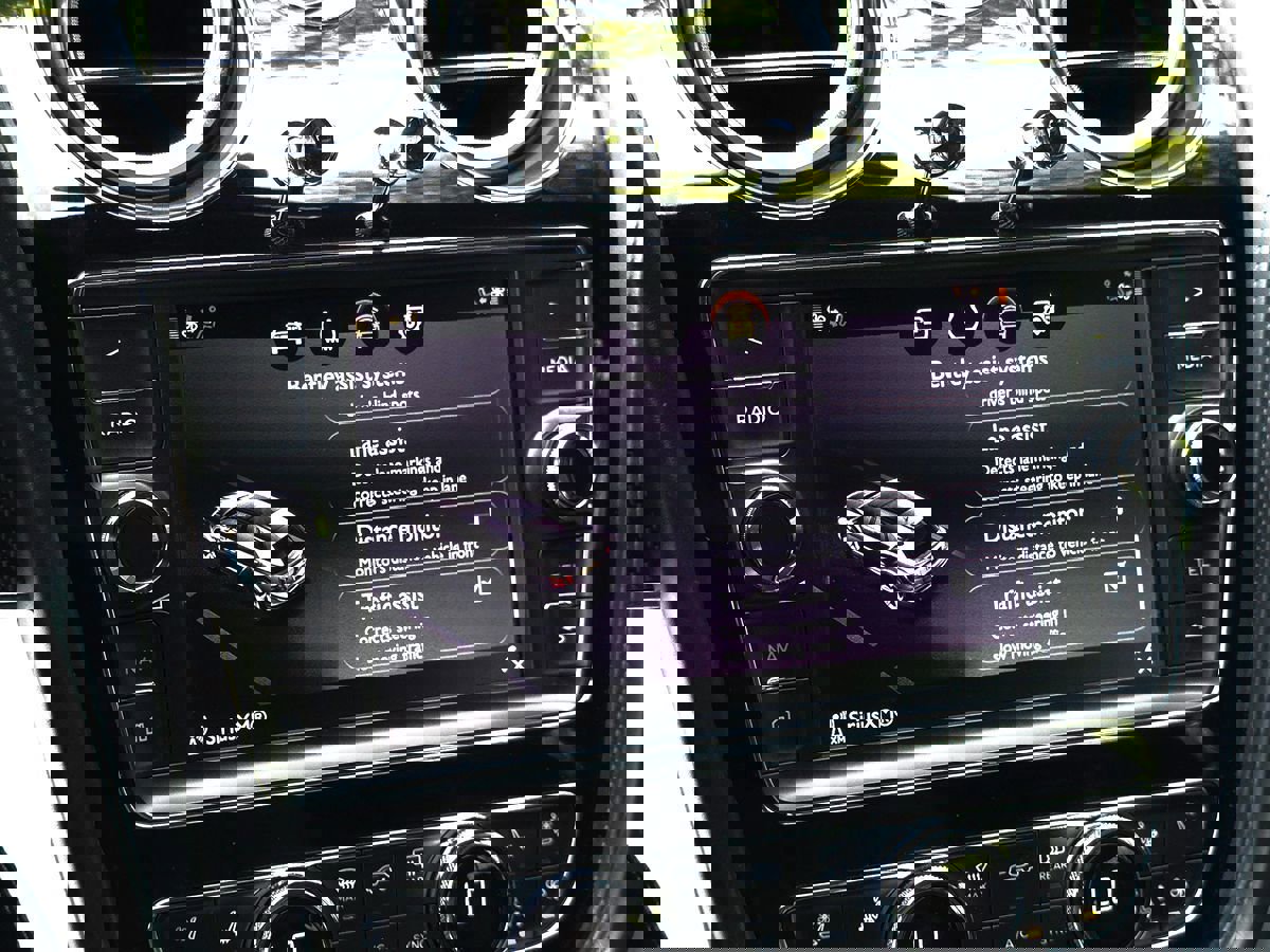 Used 2020 Bentley Bentayga Design Series image 50