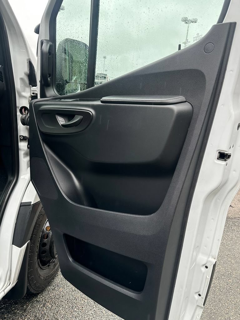 Used 2021 Mercedes-Benz Sprinter 3500 image 28