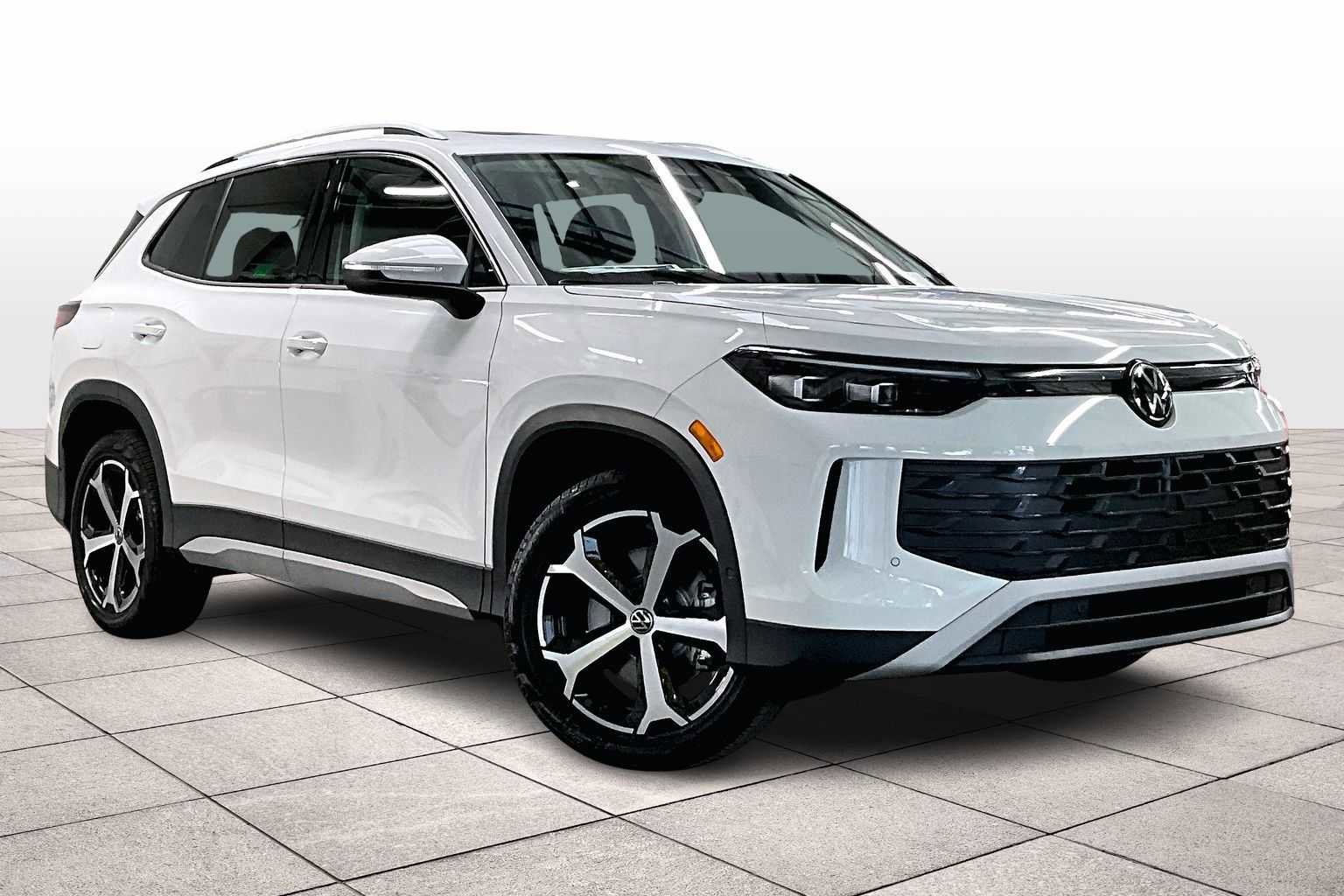 New 2026 Volkswagen Tiguan SE image 2