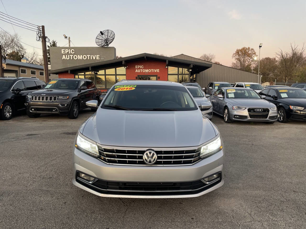 Used 2018 Volkswagen Passat 2.0T SE image 2