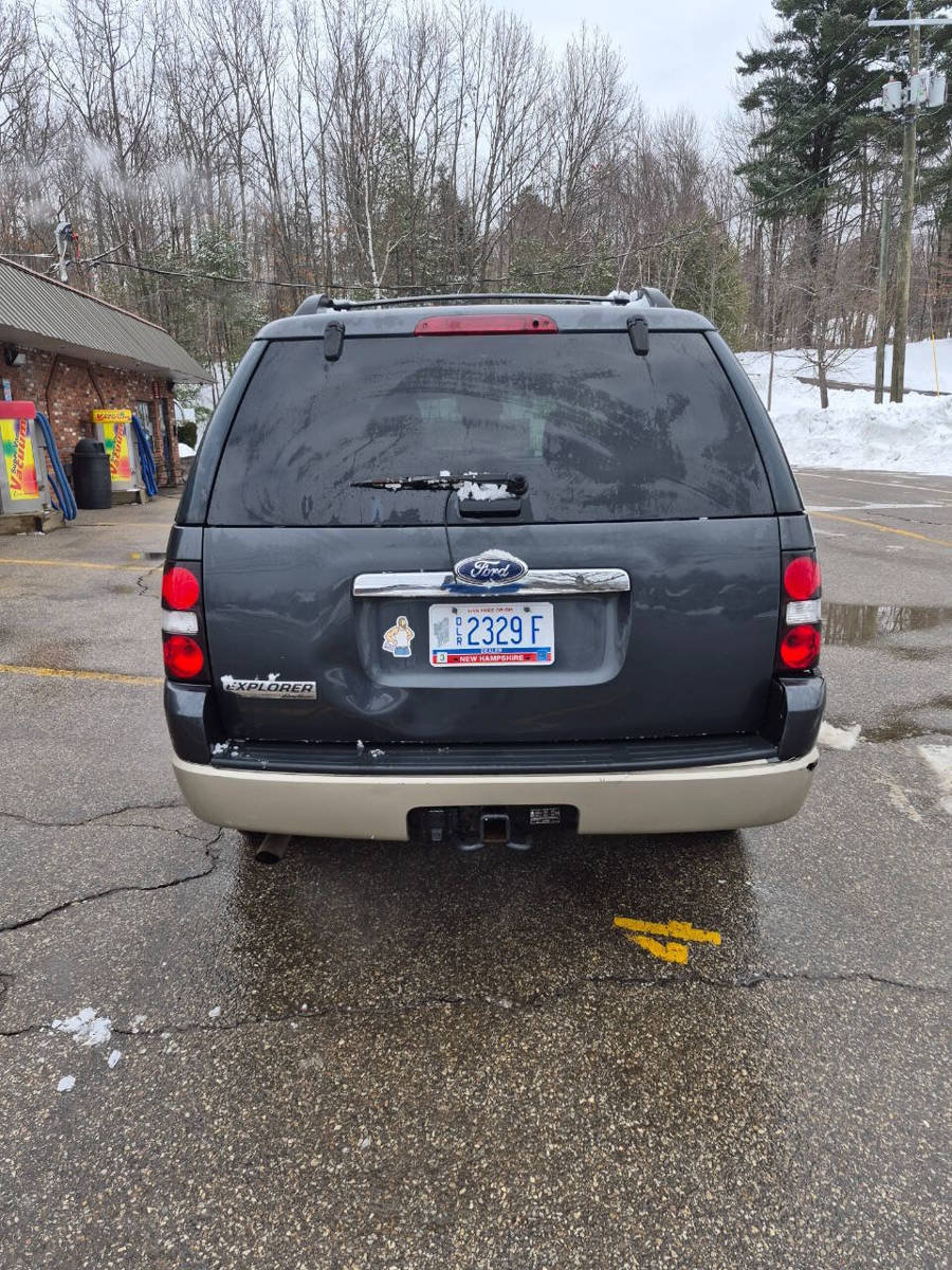 Used 2010 Ford Explorer Eddie Bauer RWD image 4