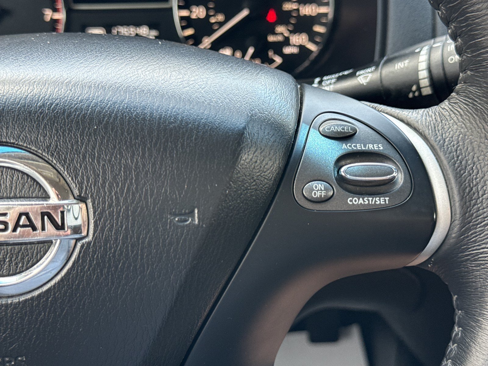 Used 2015 Nissan Pathfinder Platinum FWD image 26