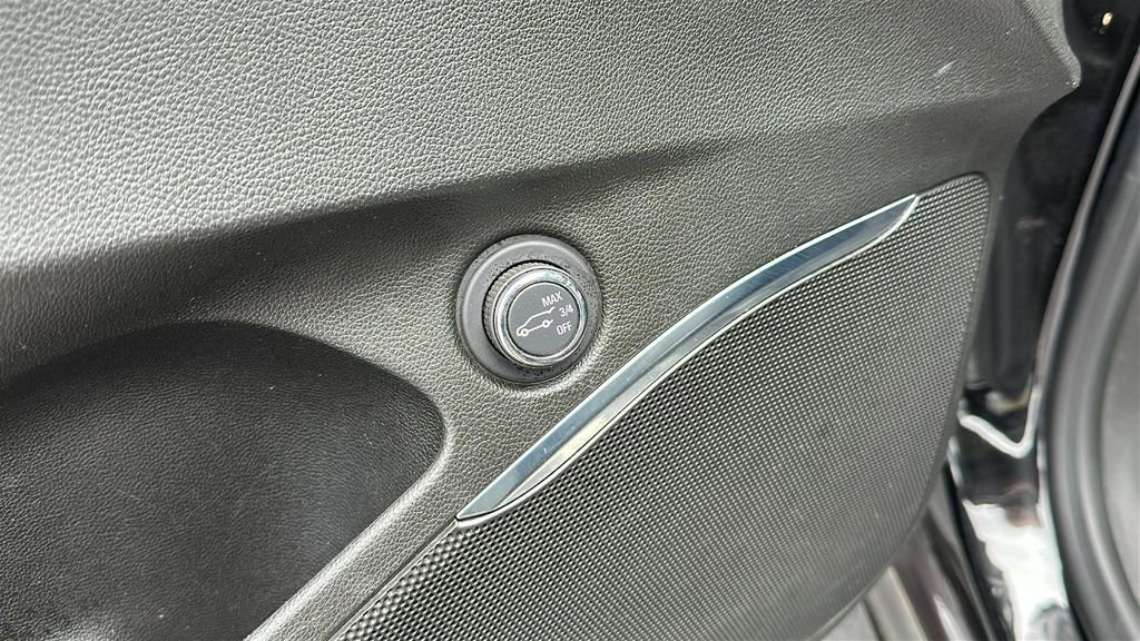 Used 2023 Buick Enclave Essence w/ Experience Buick Package FWD image 12