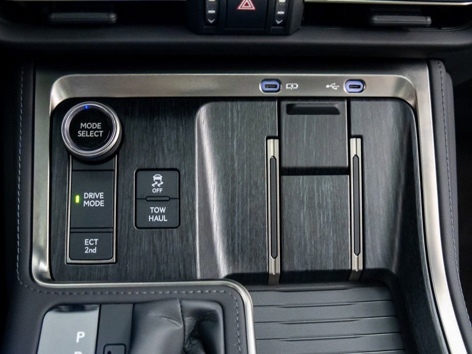 Used 2025 Lexus GX 550 w/ Cold Area Package image 28