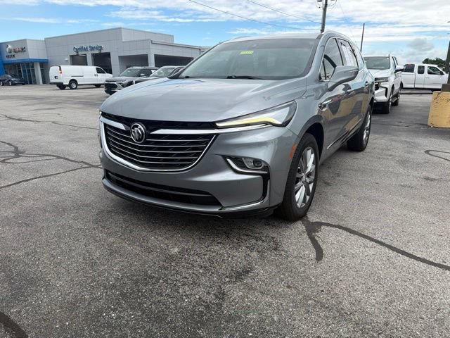 Used 2023 Buick Enclave Essence FWD image 2