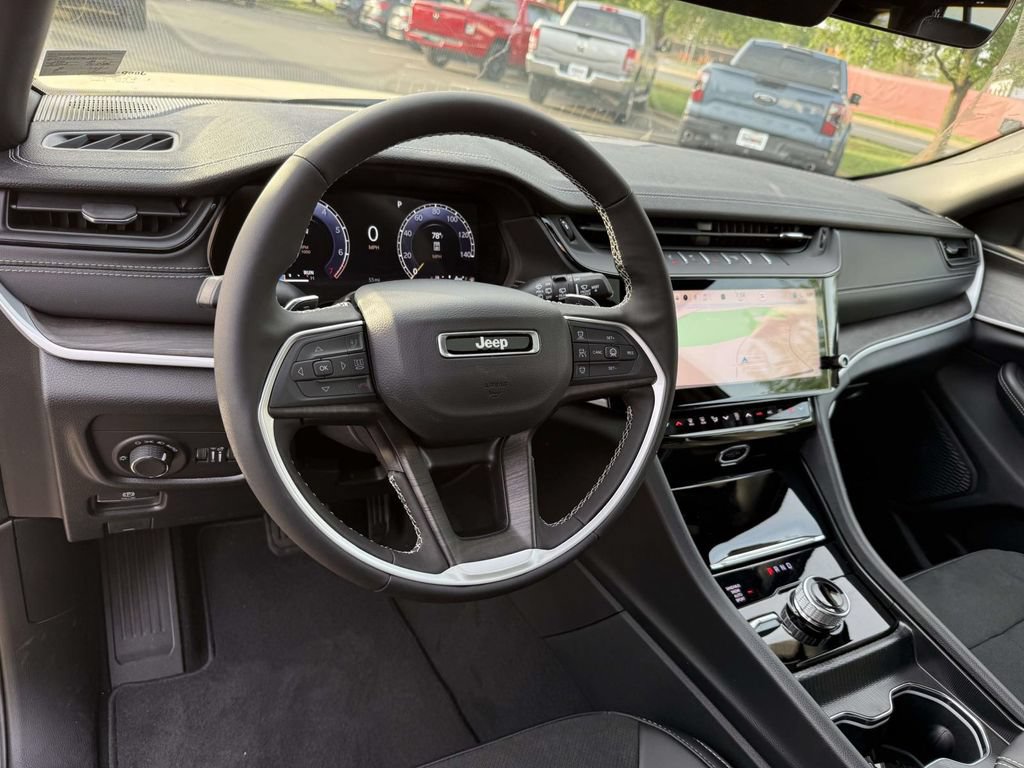New 2026 Jeep Grand Cherokee Altitude AWD/4WD image 2