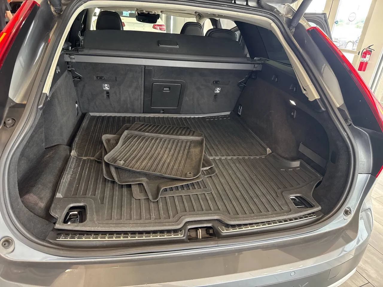 Used 2020 Volvo V90 T6 Cross Country AWD/4WD image 27