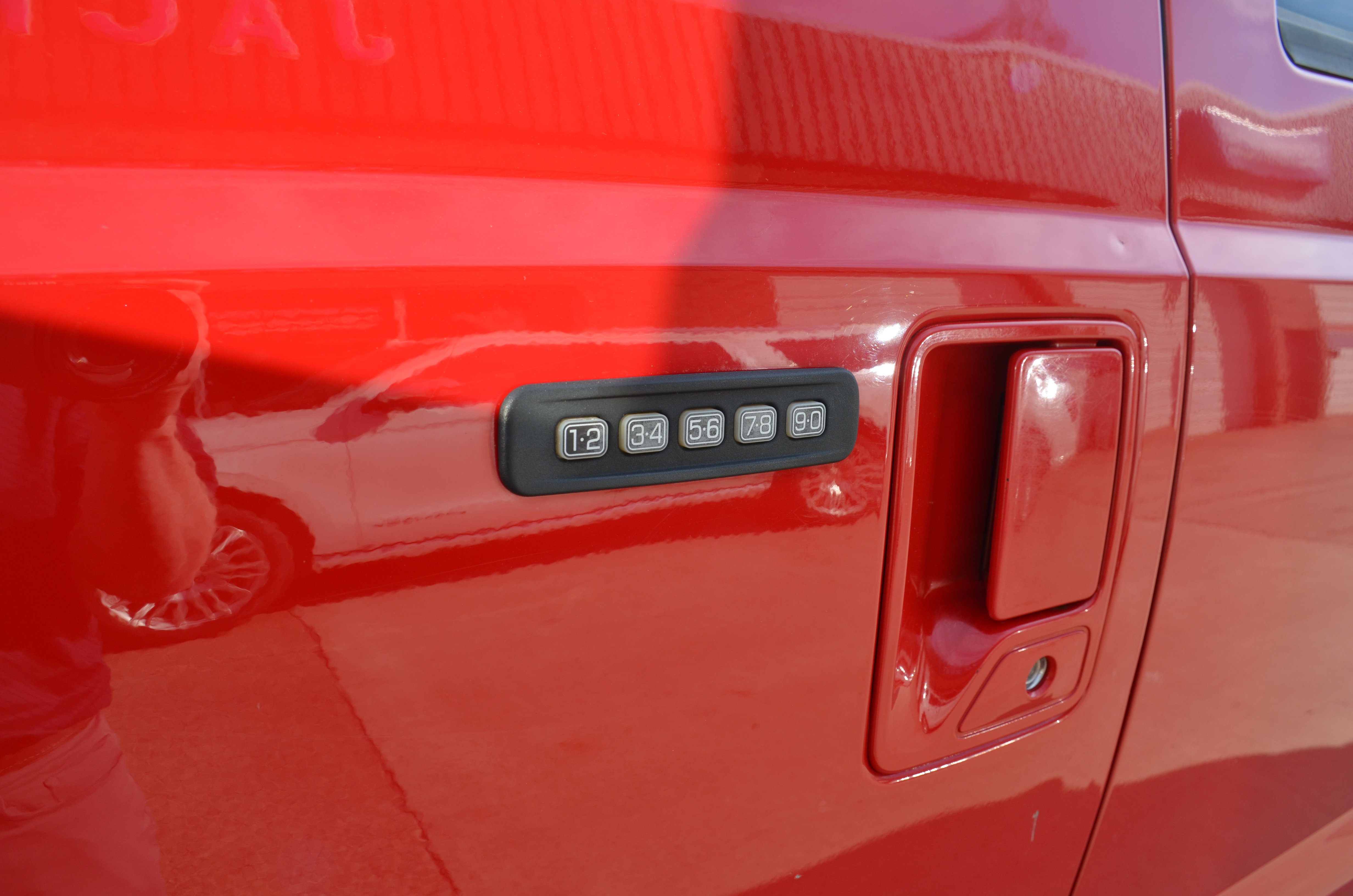 Used 2014 Ford F350 Lariat w/ Lariat Interior Package image 9