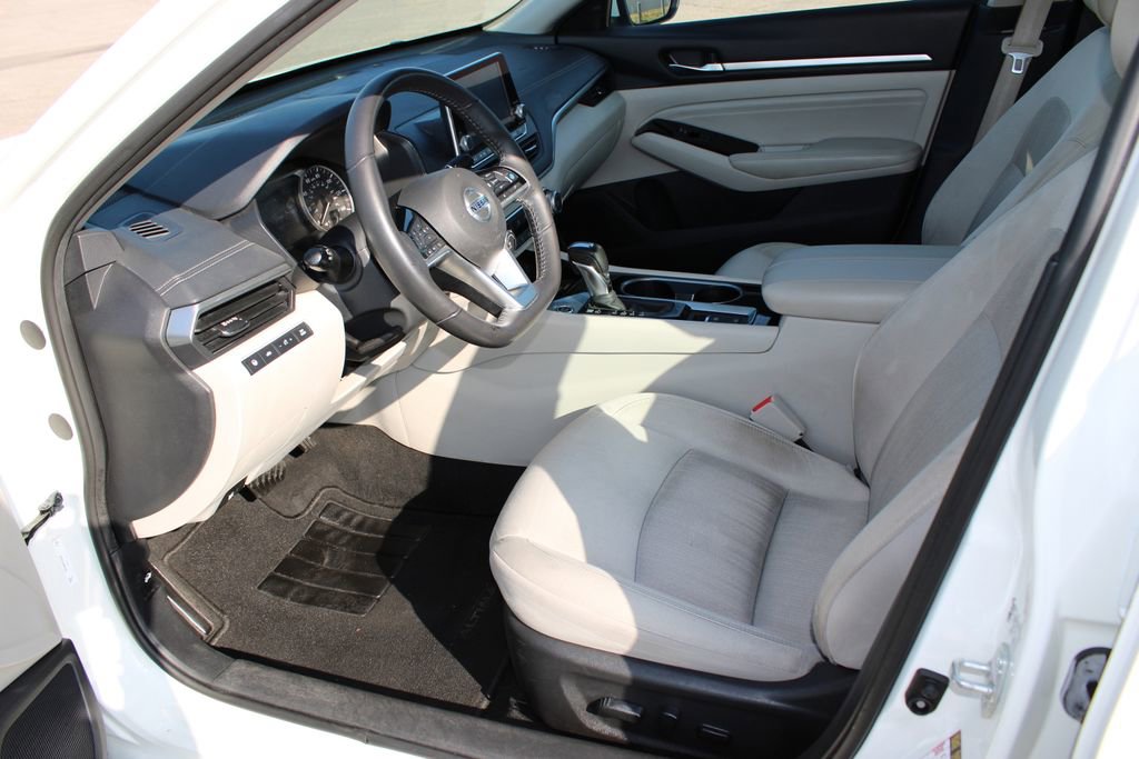 Used 2022 Nissan Altima 2.5 SV w/ SV Premium Package image 11