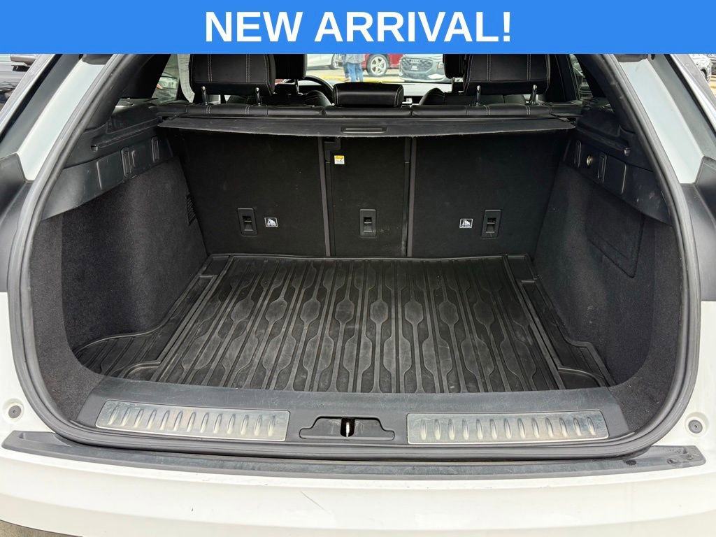 Used 2019 Land Rover Range Rover Velar R-Dynamic SE image 17