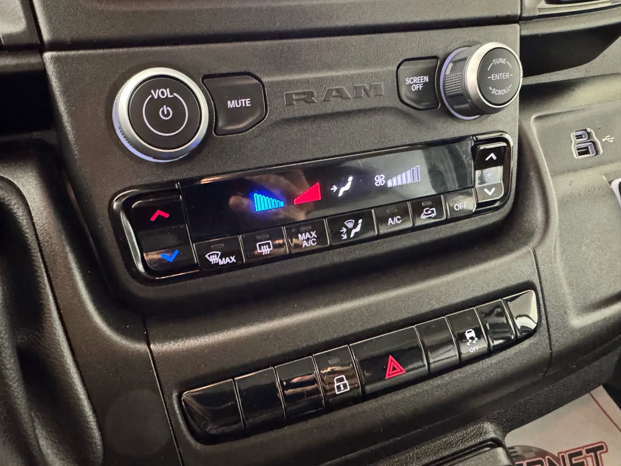 Used 2025 RAM ProMaster 3500 w/ Convenience Group image 21