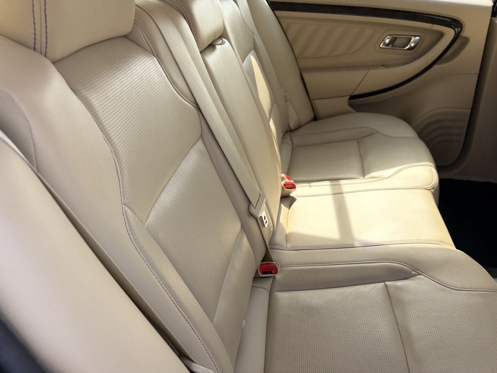 Used 2019 Ford Taurus Limited FWD image 16