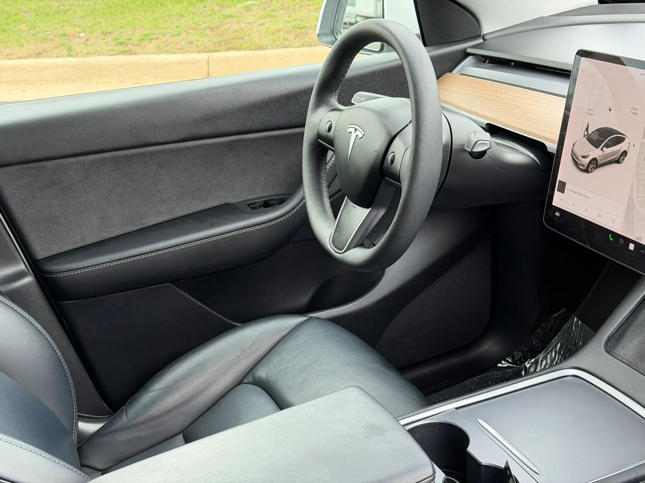 Used 2021 Tesla Model Y Long Range image 16