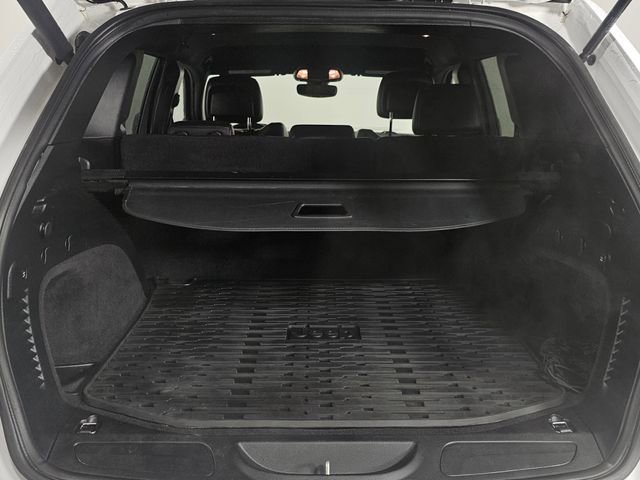 Used 2020 Jeep Grand Cherokee Altitude image 2