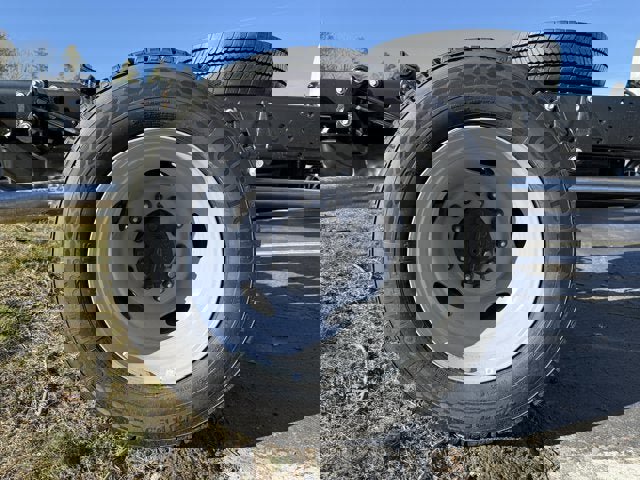 New 2026 Ford F550 4x4 Crew Cab image 7