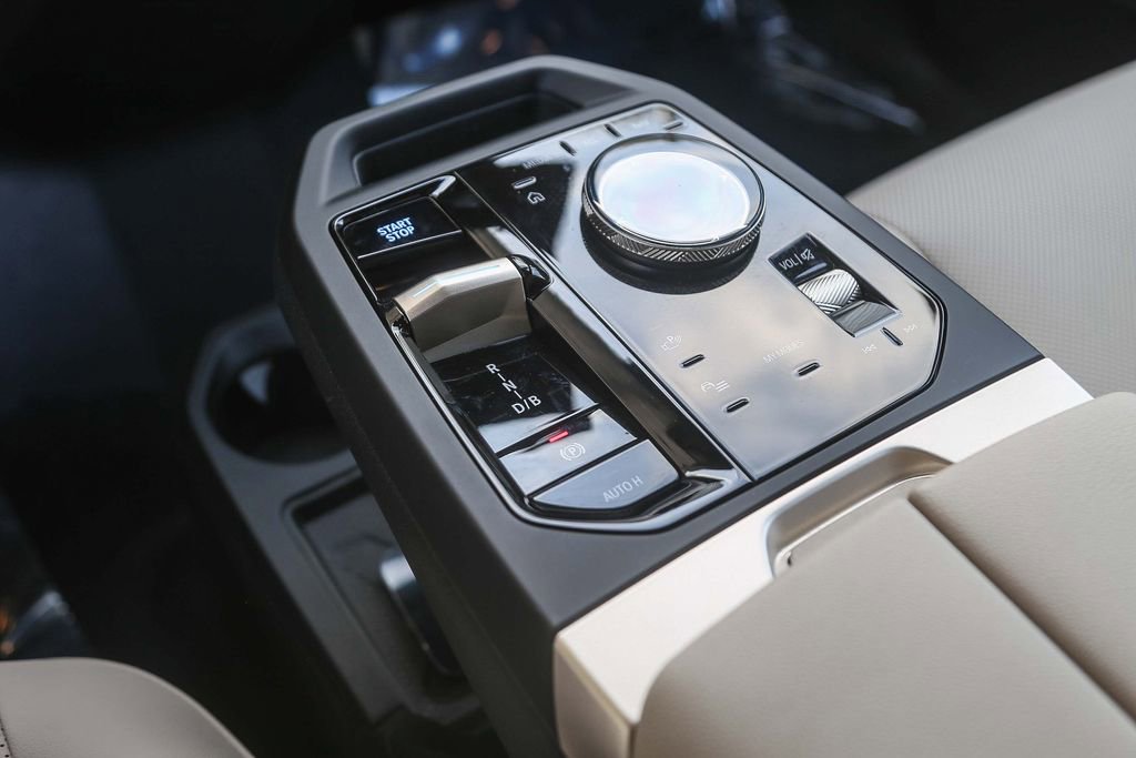 Certified 2025 BMW iX xDrive50 AWD/4WD image 17