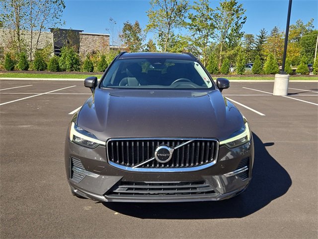 Used 2022 Volvo XC60 B5 Momentum w/ Climate Package image 8