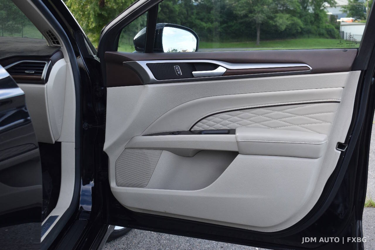 Used 2017 Ford Fusion Platinum FWD image 9