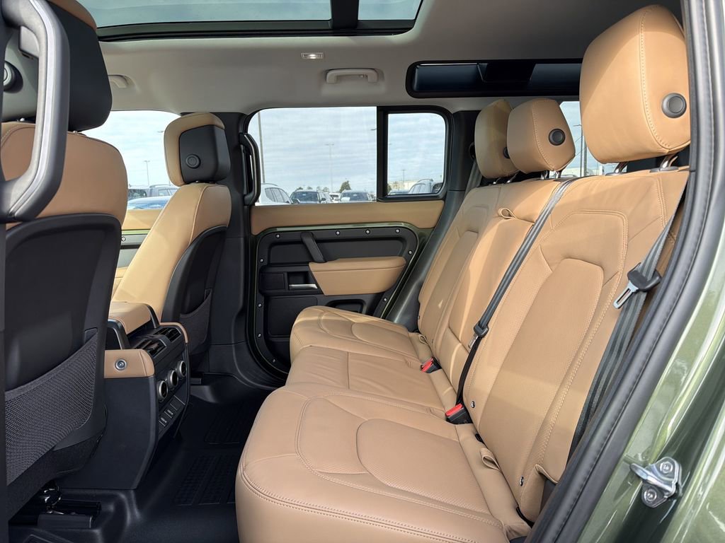 New 2026 Land Rover Defender 110 X-Dynamic SE image 5