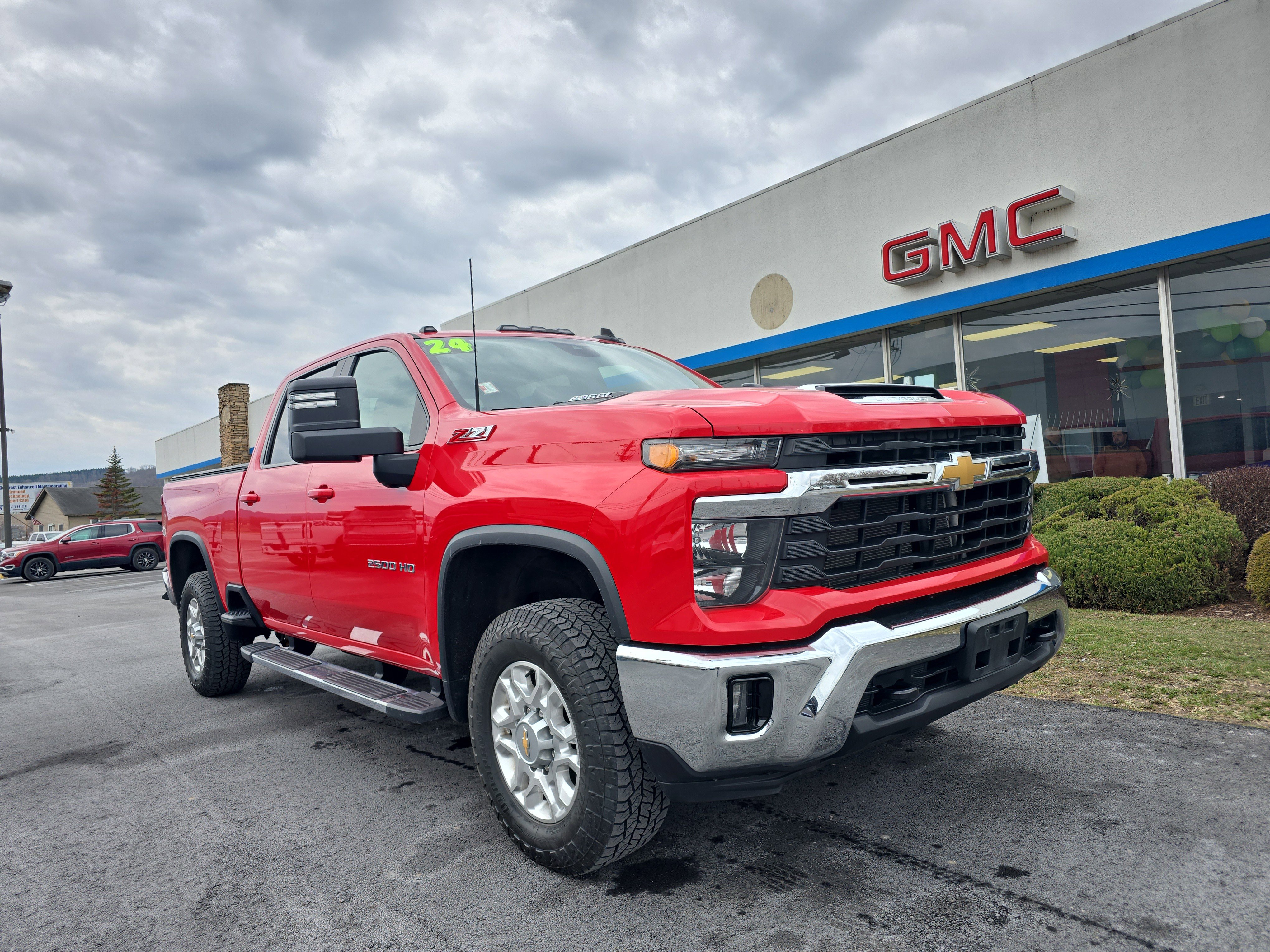 Used 2024 Chevrolet Silverado 2500 LT image 1