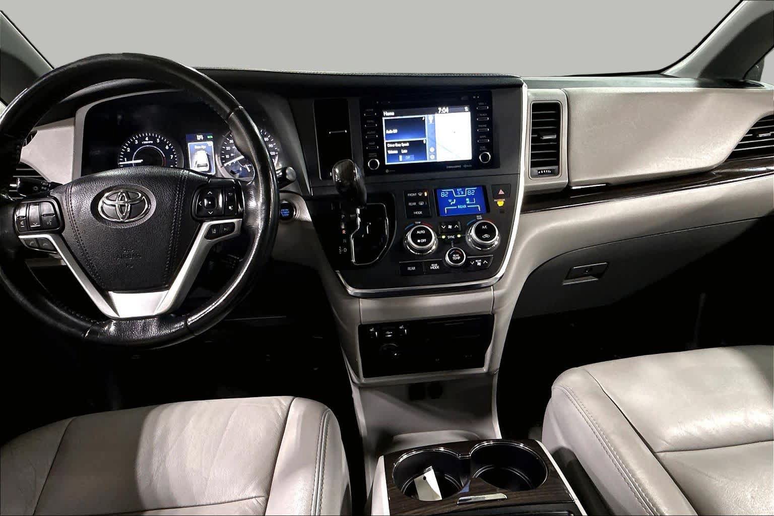 Used 2018 Toyota Sienna XLE Premium w/ Outdoor Package AWD/4WD image 16