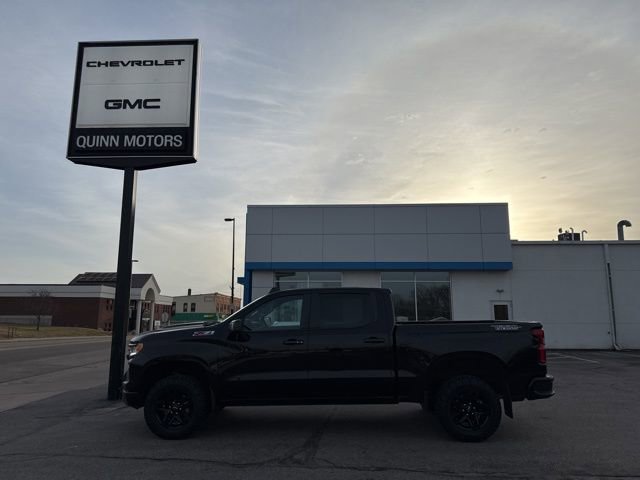 Used 2023 Chevrolet Silverado 1500 LT Trail Boss w/ LT Trail Boss Premium Package AWD/4WD image 2