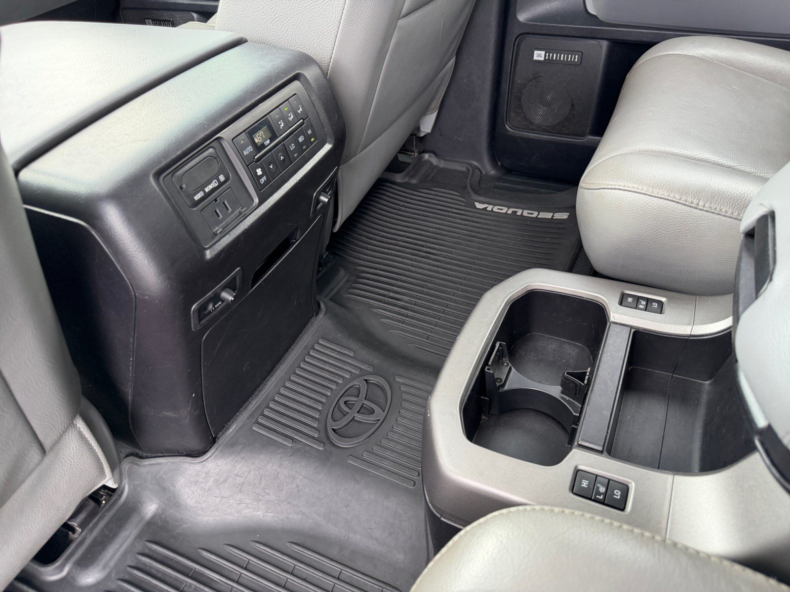 Used 2019 Toyota Sequoia Platinum w/ Carpet Mat Package (TMS) AWD/4WD image 30