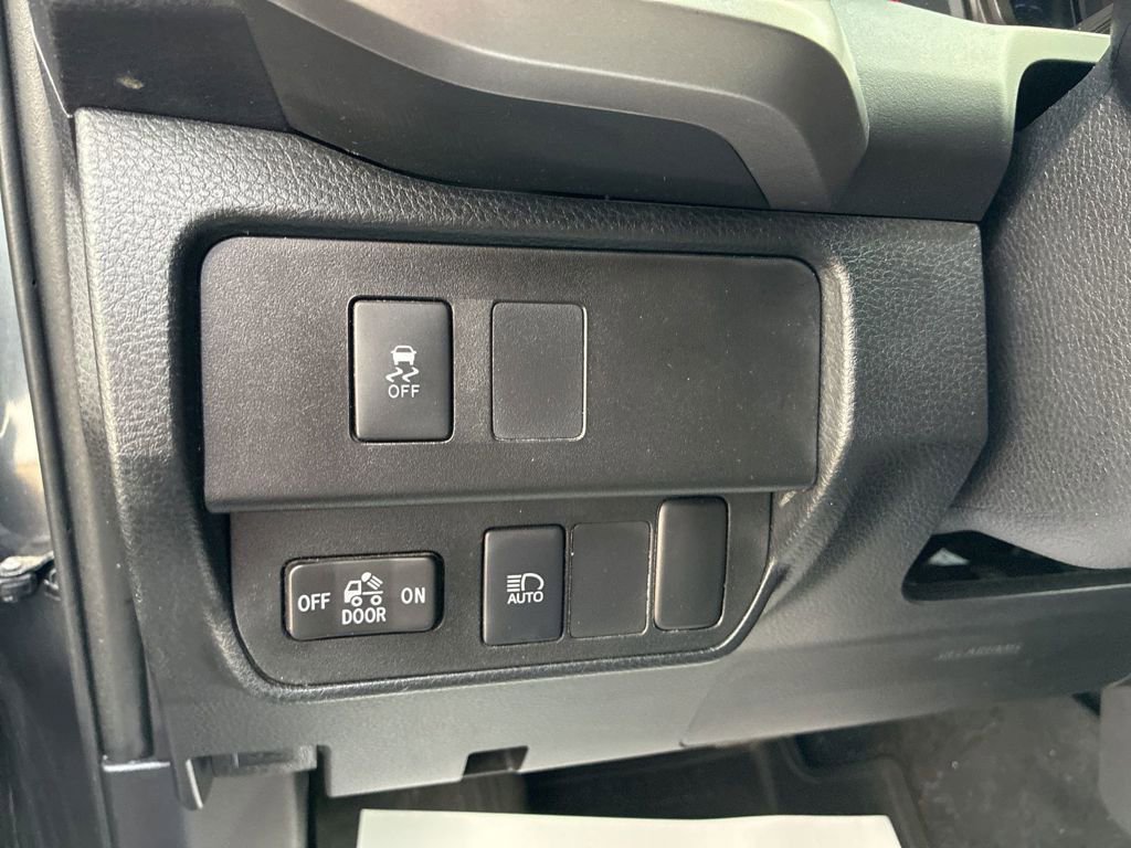 Used 2020 Toyota Tacoma SR5 AWD/4WD image 13