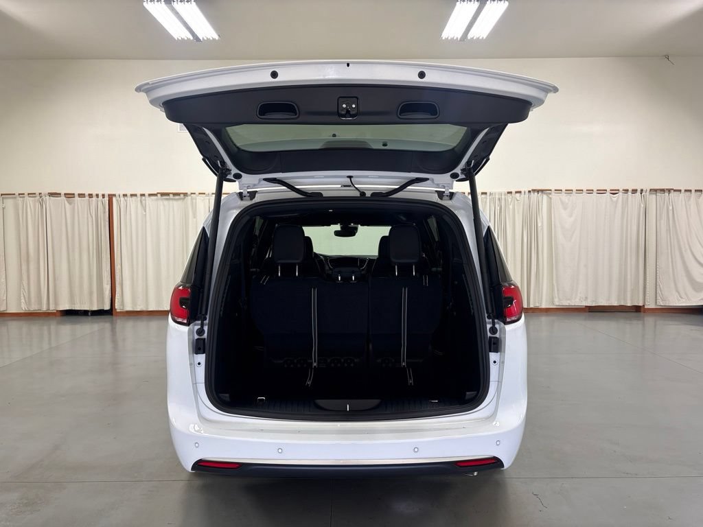 New 2027 Chrysler Pacifica Select w/ Family Tech Group FWD image 9