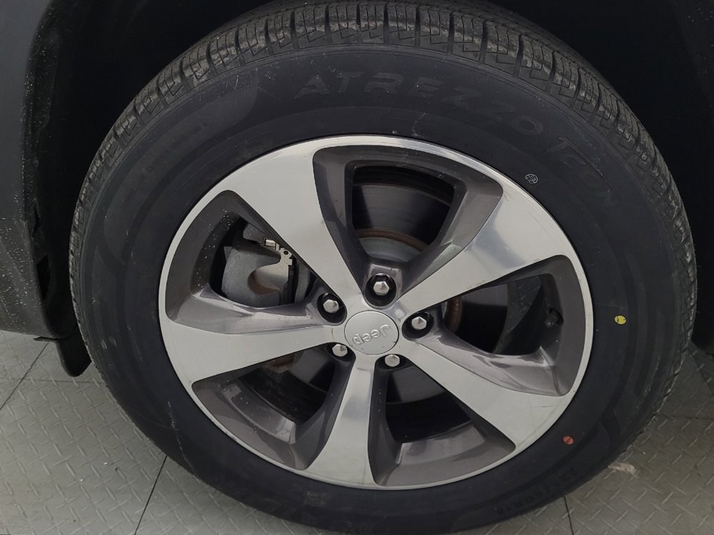 Used 2019 Jeep Cherokee Limited image 31